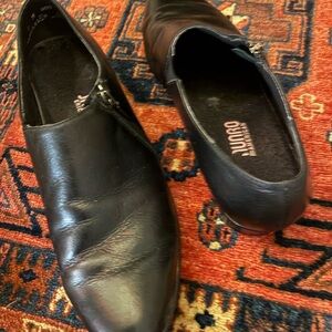 Munro Black Leather Slip-On Loafers